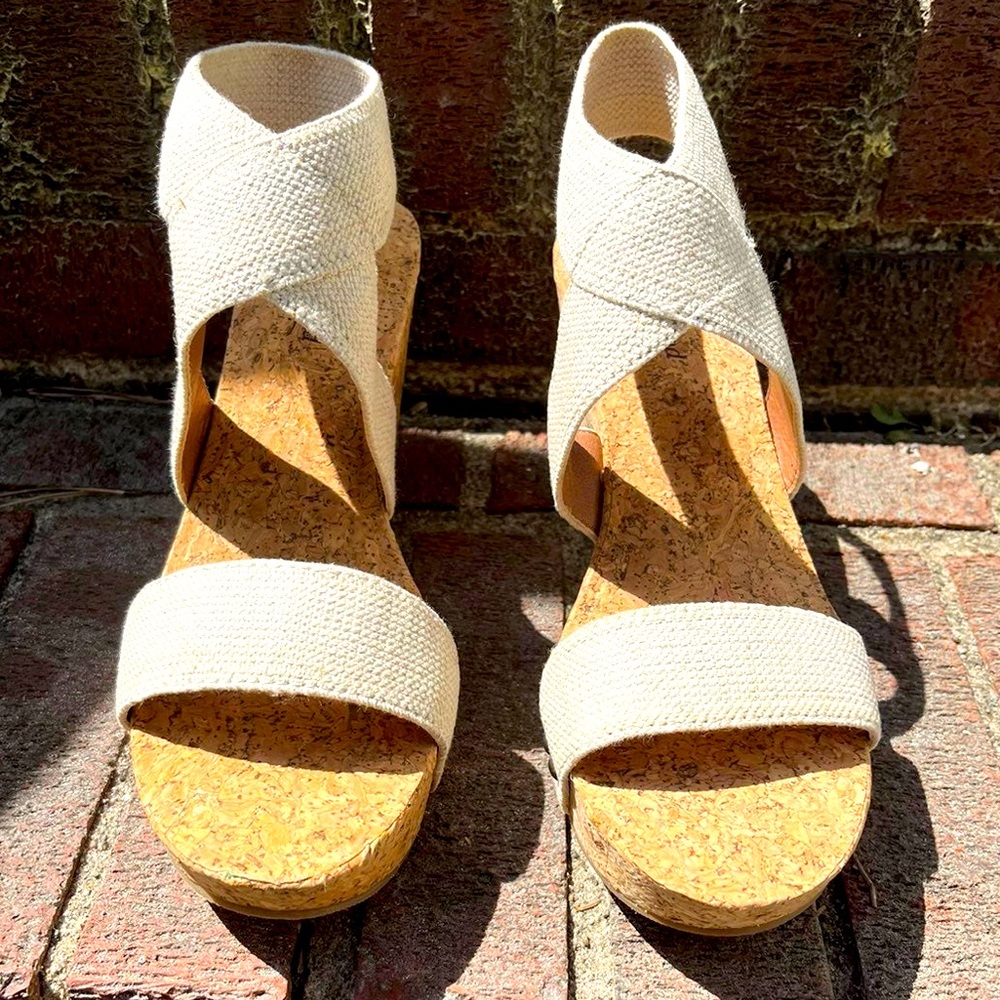 NWOT Lucky brand Women’s cork sandals
